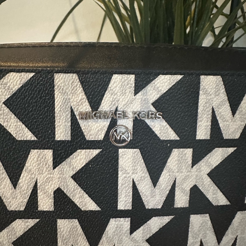Michael Kors Monogram Crossbody - Picture 4 of 8